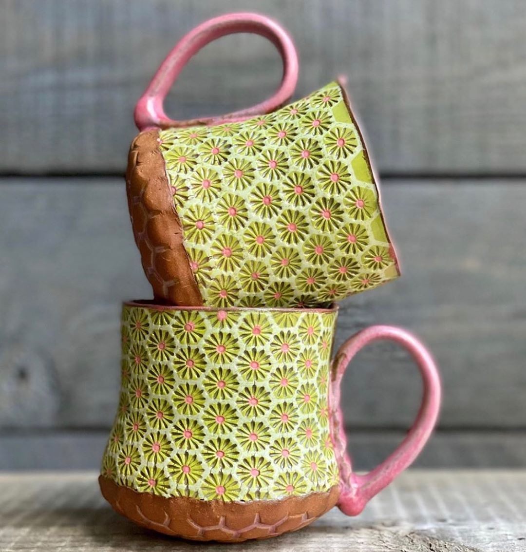 Ceramic Mugs with Green Daisy Pattern